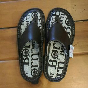 Born  Subway Sandals NWT